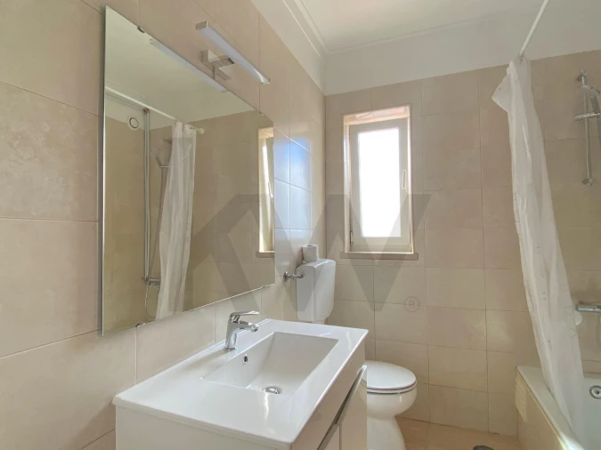 Apartamento T3 para Arrendamento em Algés, Linda-A-Velha e Cruz Quebrada-Dafundo Foto 12