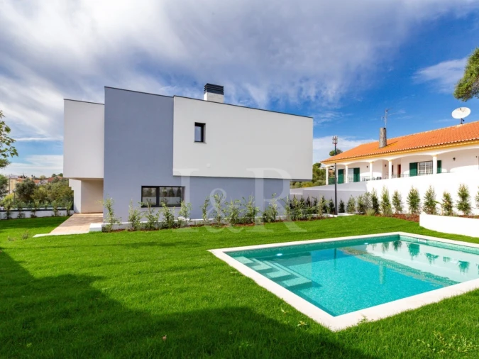 Moradia T4 para Venda em Alcabideche Foto 2