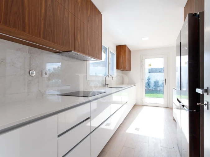 Moradia T4 para Venda em Alcabideche Foto 10