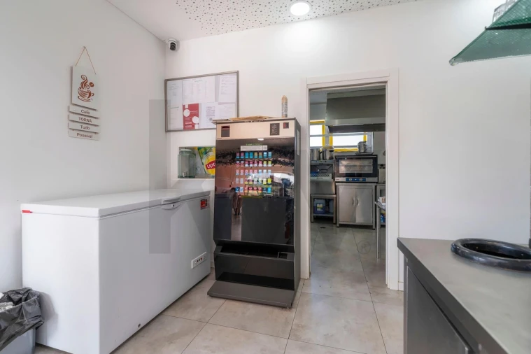 Negócio para Venda em Quarteira Foto 12