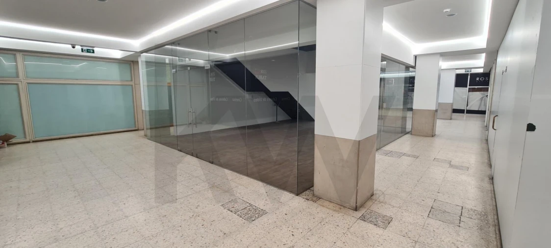 Loja para Arrendamento em Cedofeita, Santo Ildefonso, Sé, Miragaia, São Nicolau e Vitória Foto 4