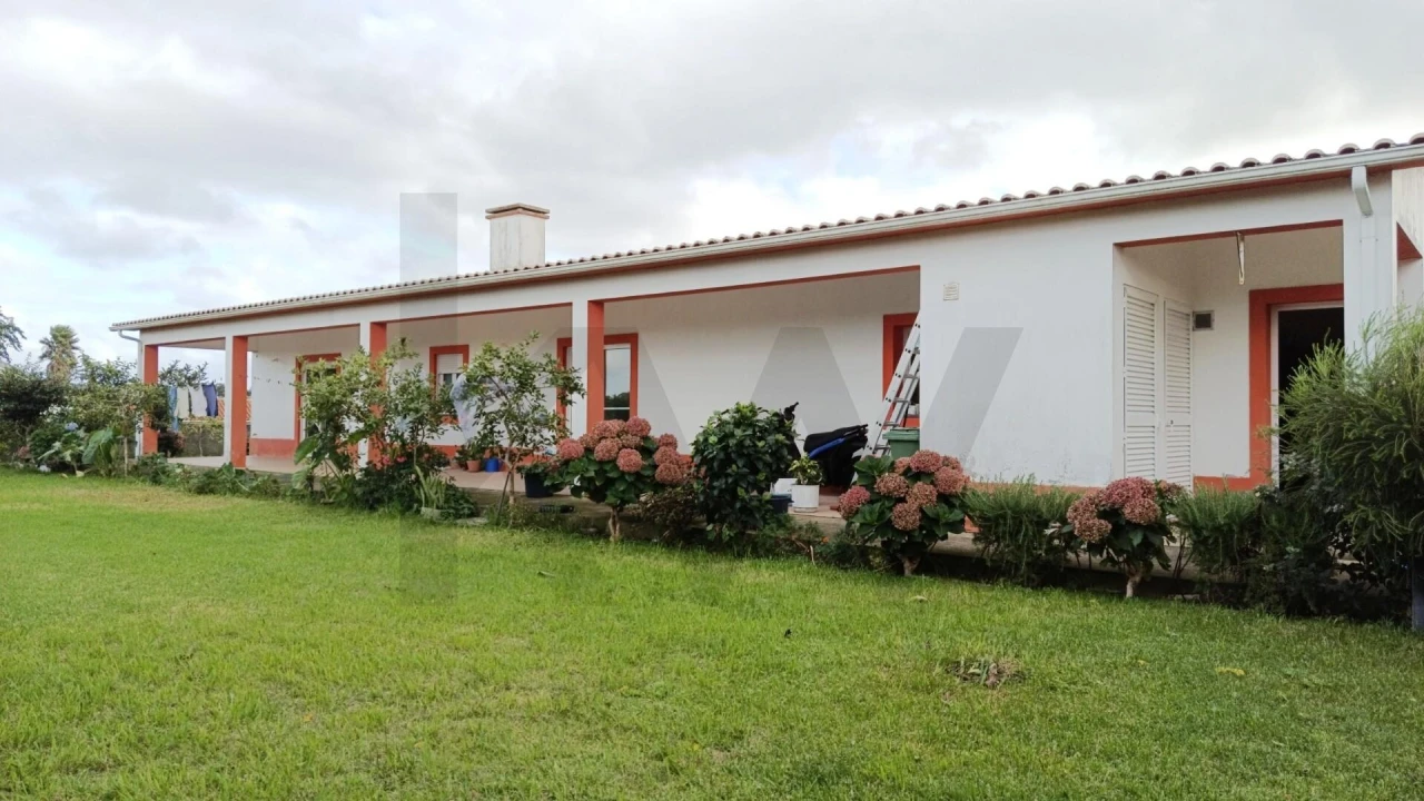 Moradia T3 para Venda em Lajes Foto 1