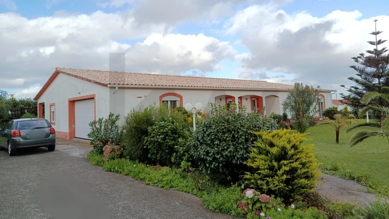 Moradia T3 para Venda em Lajes Foto 3