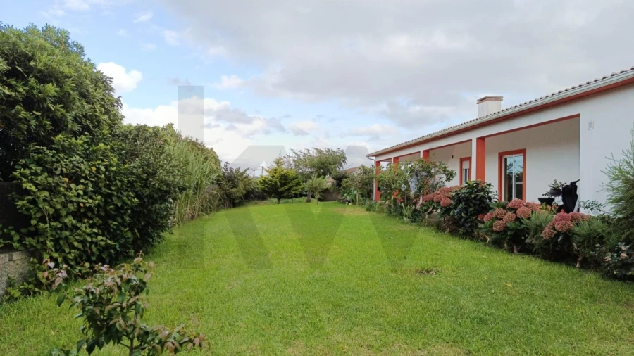 Moradia T3 para Venda em Lajes Foto 32