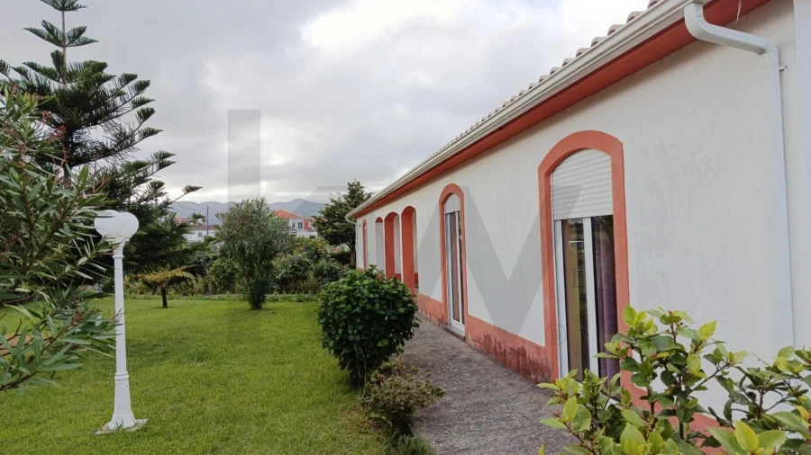 Moradia T3 para Venda em Lajes Foto 2