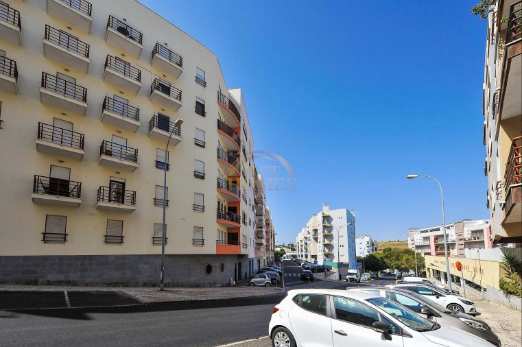 Apartamento T3 para Venda em Algés, Linda-A-Velha e Cruz Quebrada-Dafundo Foto 2