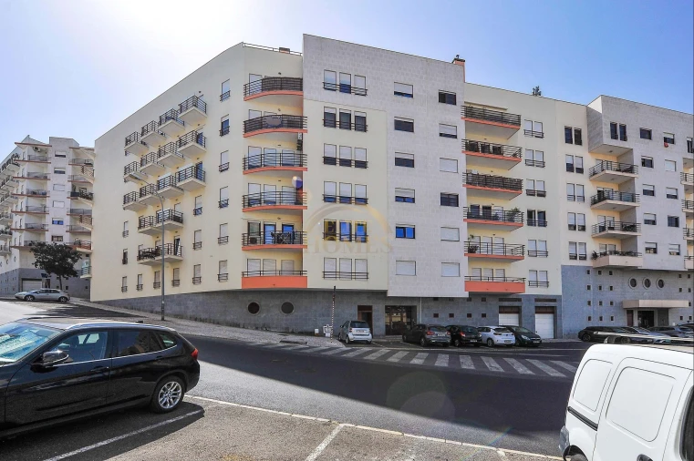 Apartamento T3 para Venda em Algés, Linda-A-Velha e Cruz Quebrada-Dafundo Foto 1