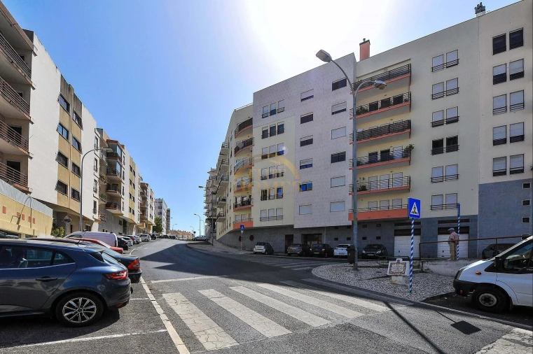 Apartamento T3 para Venda em Algés, Linda-A-Velha e Cruz Quebrada-Dafundo Foto 3