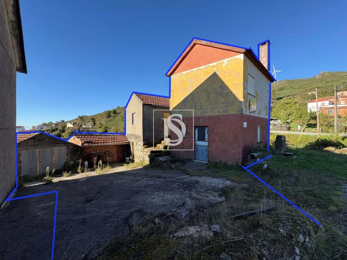 Moradia T1 para Venda em Caparrosa e Silvares