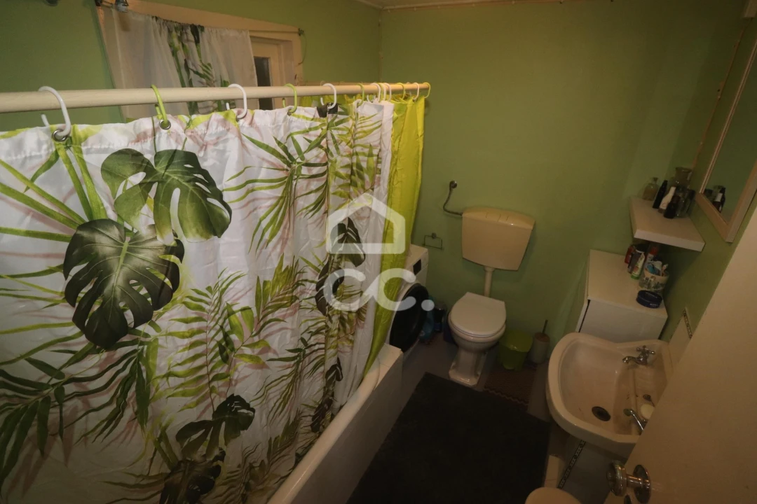 Moradia T6 para Venda em Fenais da Ajuda Foto 13