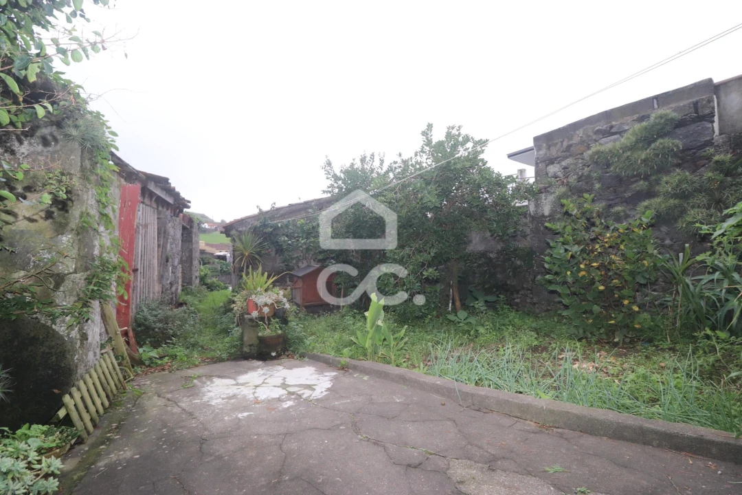 Moradia T6 para Venda em Fenais da Ajuda Foto 29