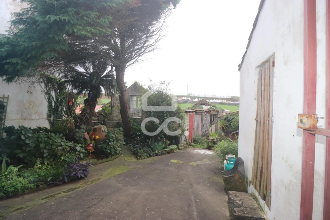 Moradia T6 para Venda em Fenais da Ajuda Foto 26