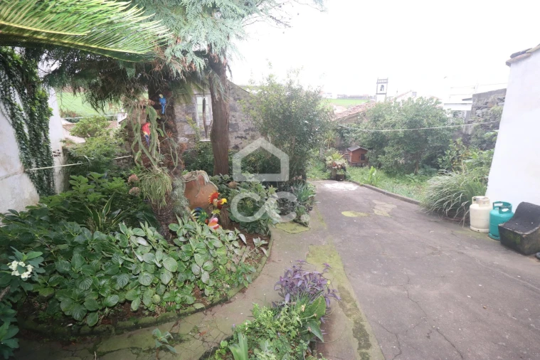 Moradia T6 para Venda em Fenais da Ajuda Foto 27