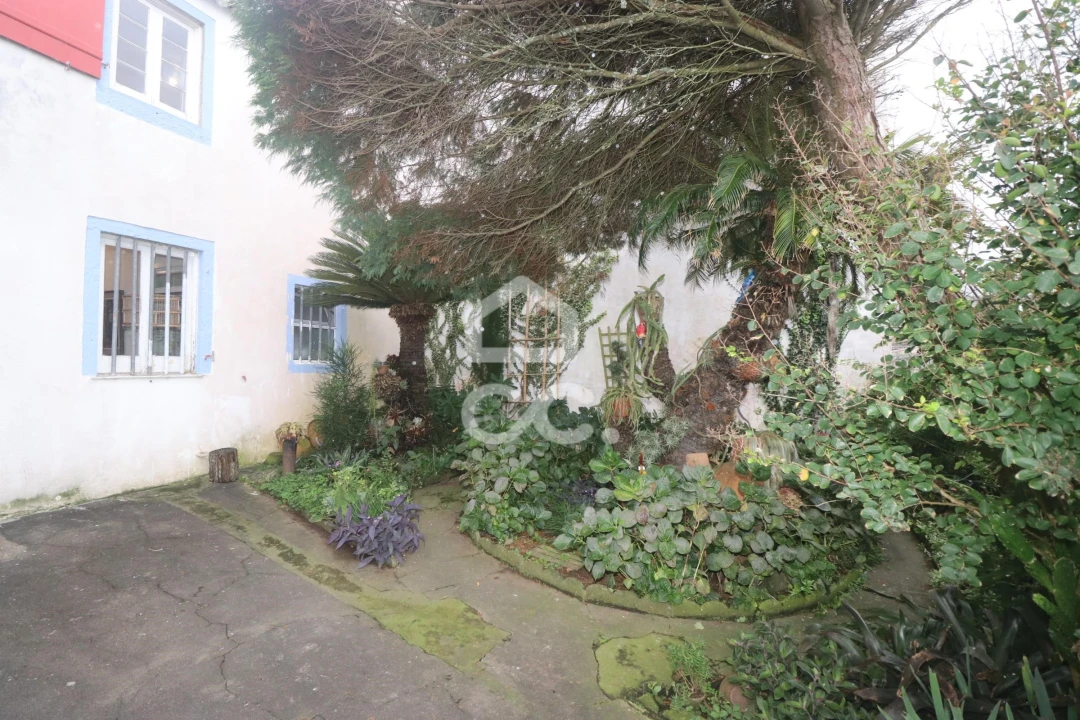 Moradia T6 para Venda em Fenais da Ajuda Foto 35