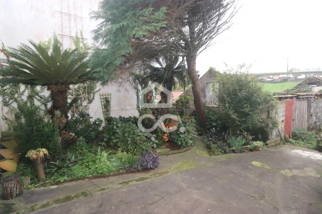 Moradia T6 para Venda em Fenais da Ajuda Foto 28