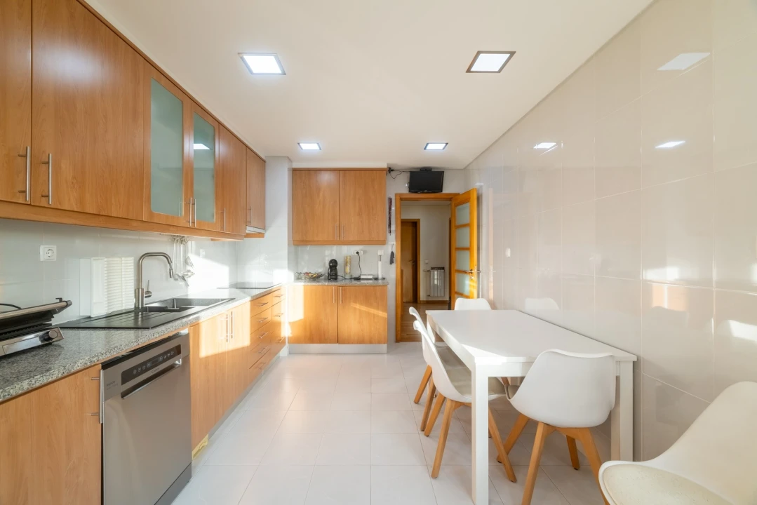 Apartamento T4 para Venda em Castêlo da Maia Foto 16