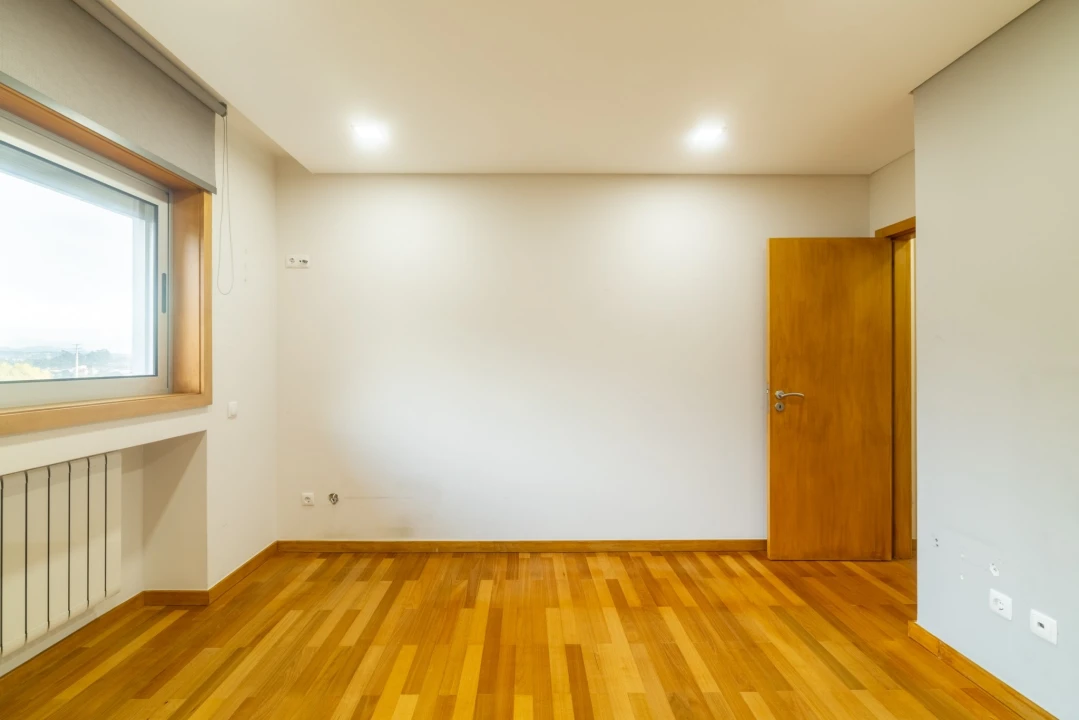 Apartamento T4 para Venda em Castêlo da Maia Foto 26