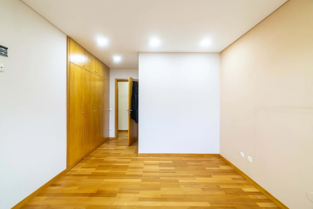 Apartamento T4 para Venda em Castêlo da Maia Foto 28