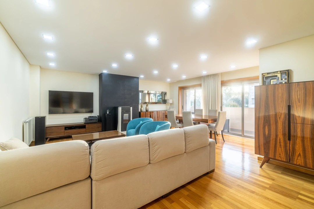 Apartamento T4 para Venda em Castêlo da Maia Foto 4