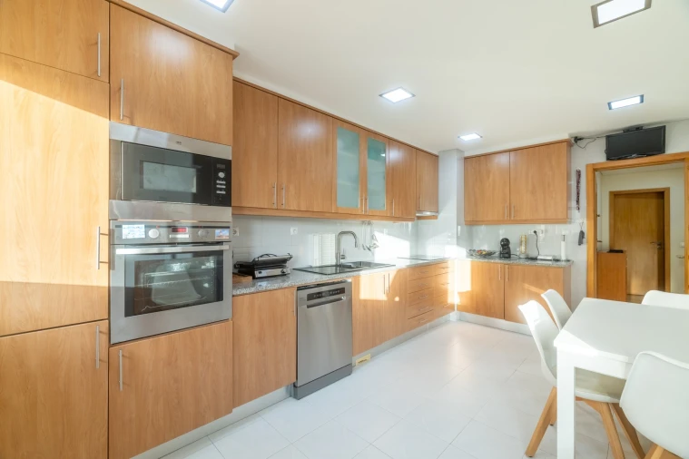 Apartamento T4 para Venda em Castêlo da Maia Foto 8