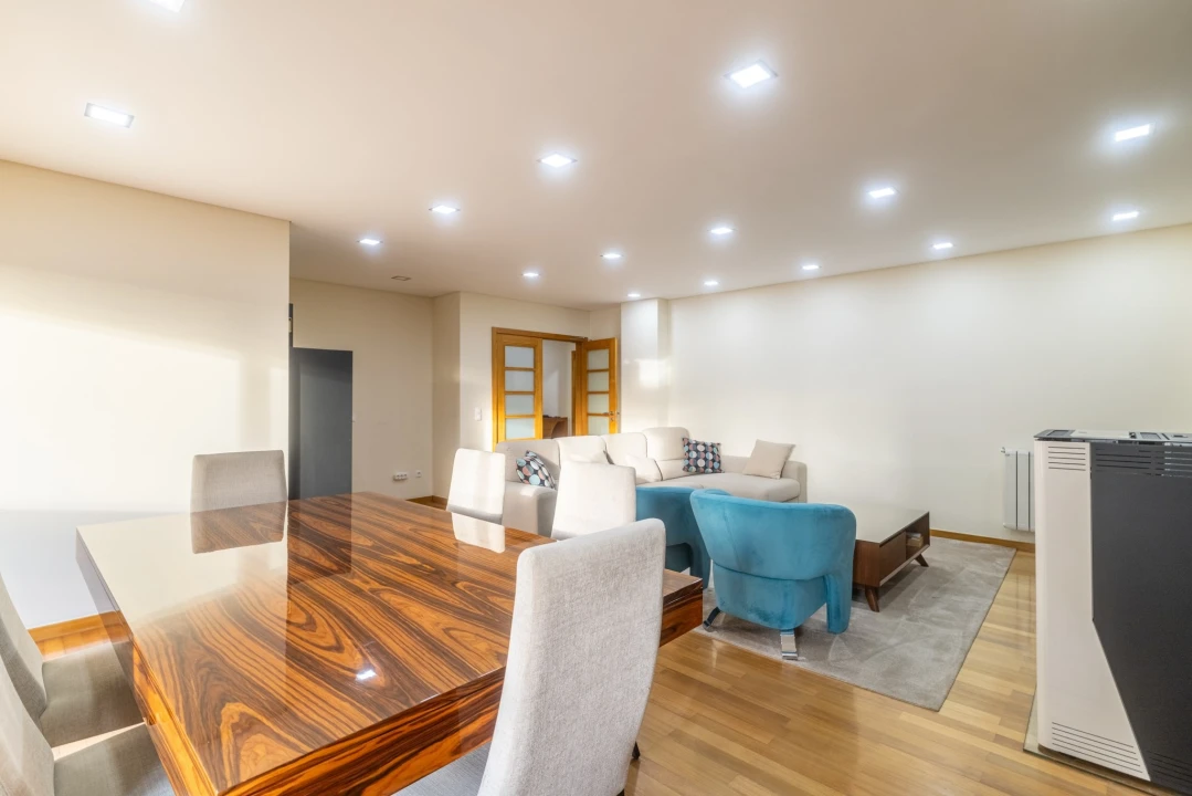 Apartamento T4 para Venda em Castêlo da Maia Foto 6