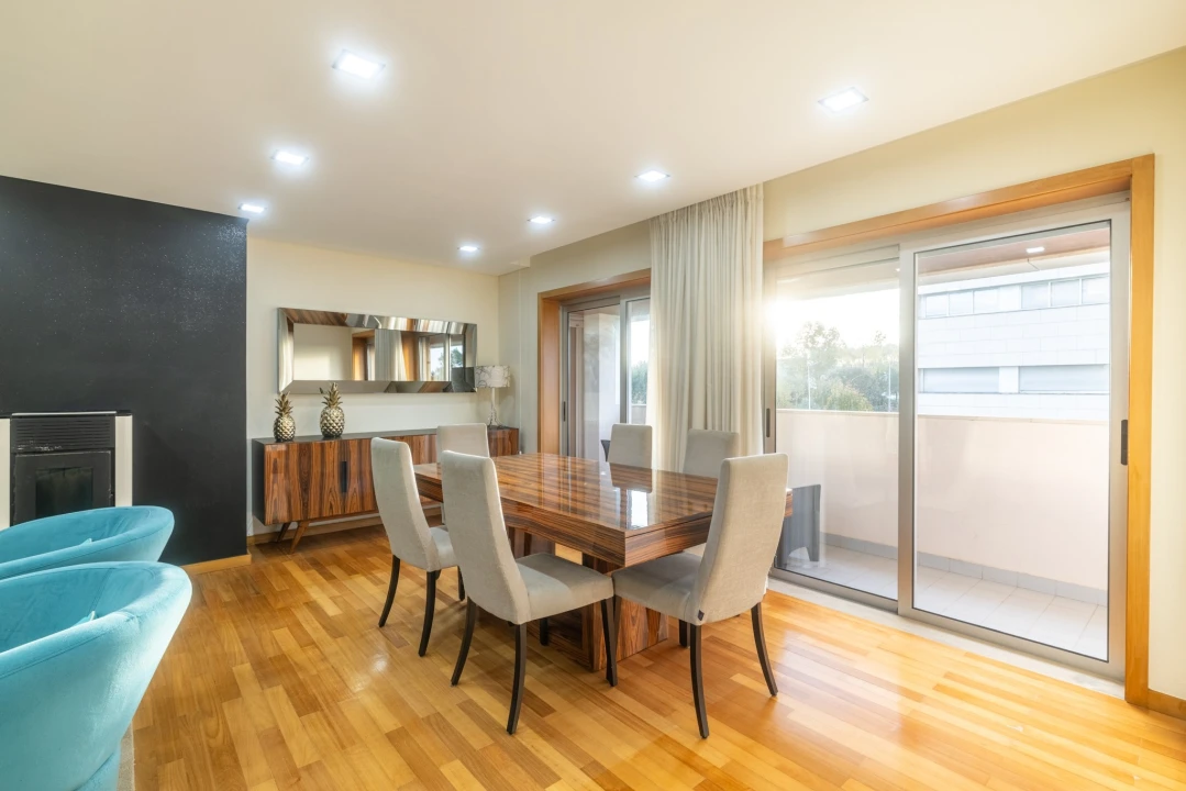 Apartamento T4 para Venda em Castêlo da Maia Foto 2