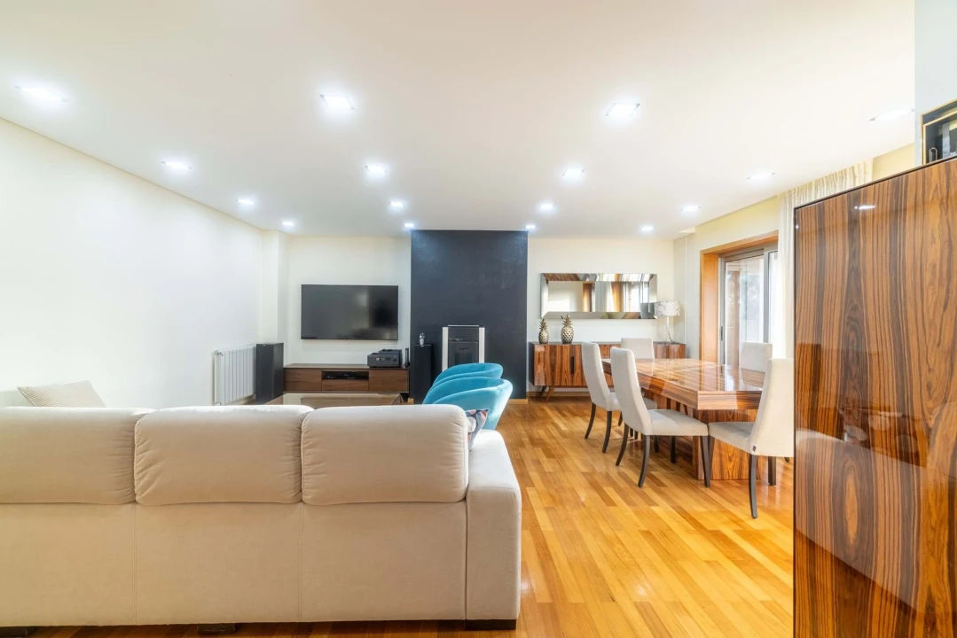 Apartamento T4 para Venda em Castêlo da Maia Foto 11