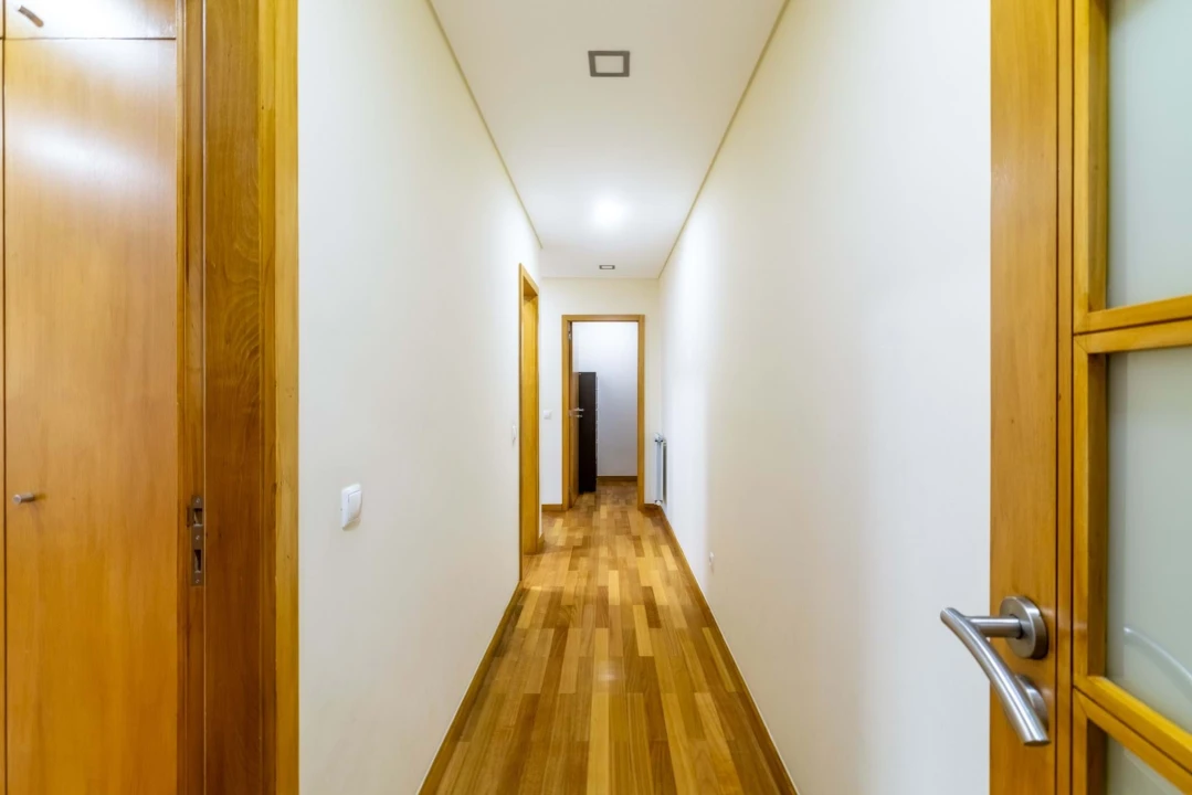 Apartamento T4 para Venda em Castêlo da Maia Foto 35