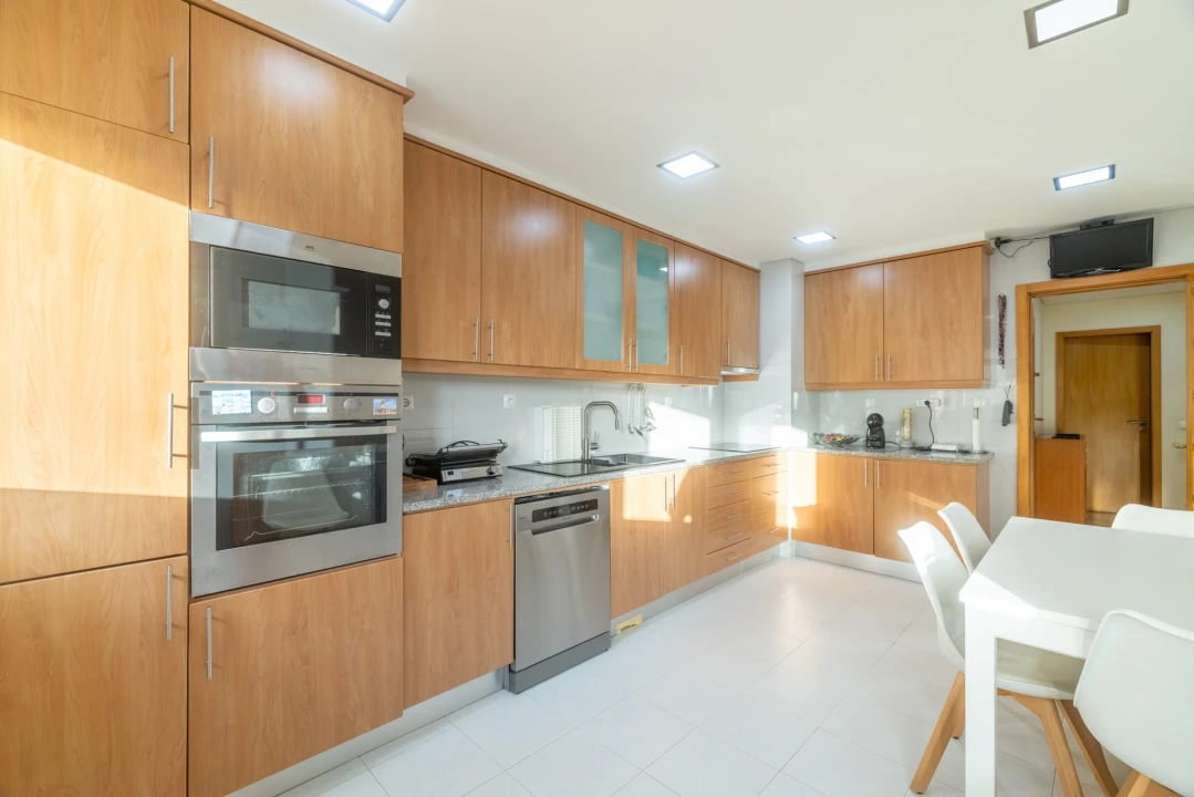 Apartamento T4 para Venda em Castêlo da Maia Foto 8