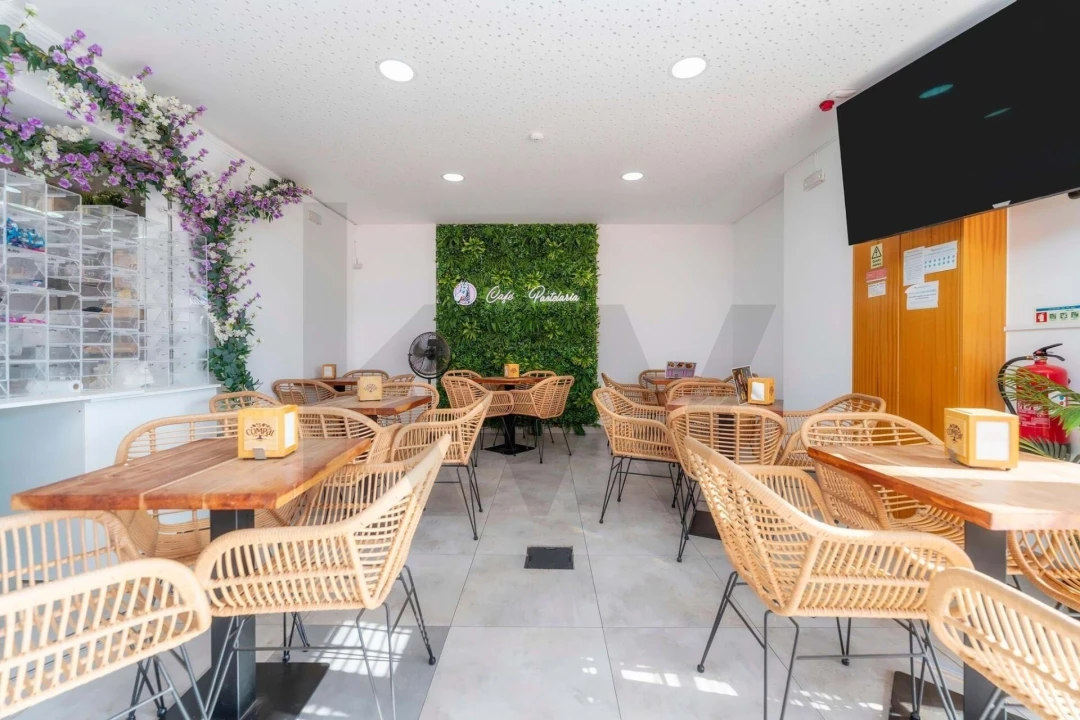 Negócio para Venda em Quarteira Foto 1