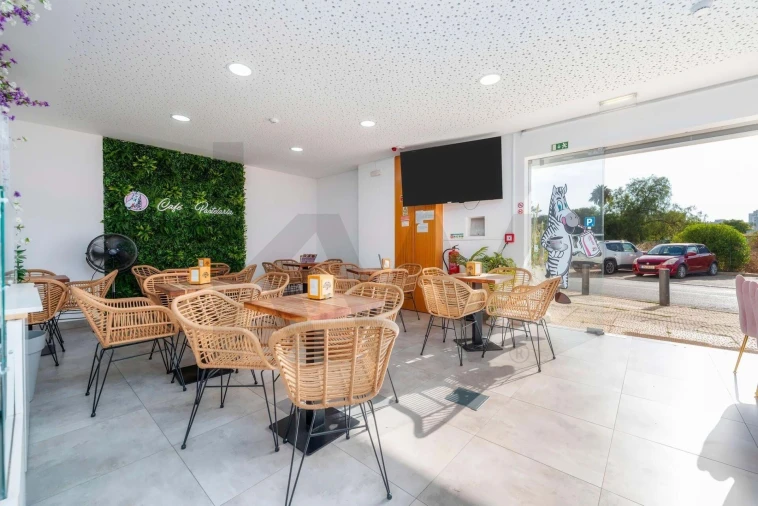 Negócio para Venda em Quarteira Foto 3