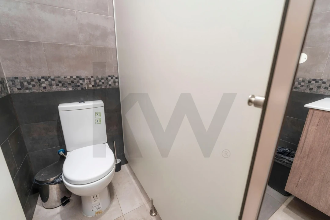 Negócio para Venda em Quarteira Foto 28