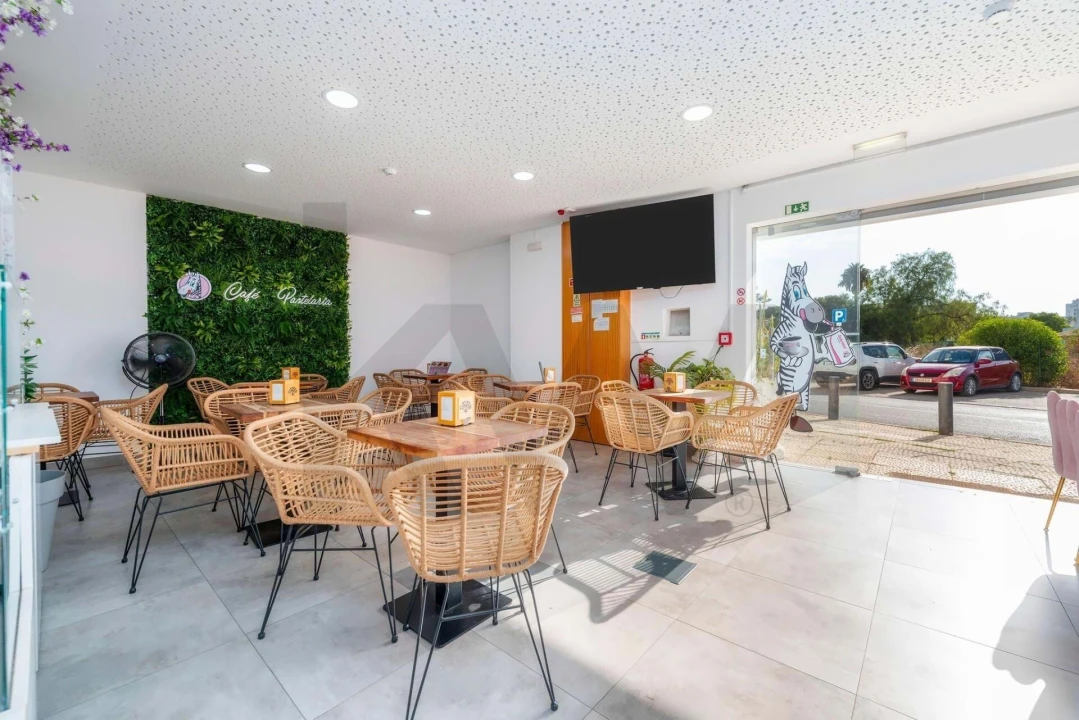 Negócio para Venda em Quarteira Foto 3