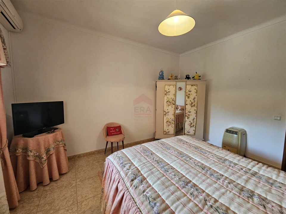 Moradia T0 para Venda em Santa Barbara de Nexe Foto 12