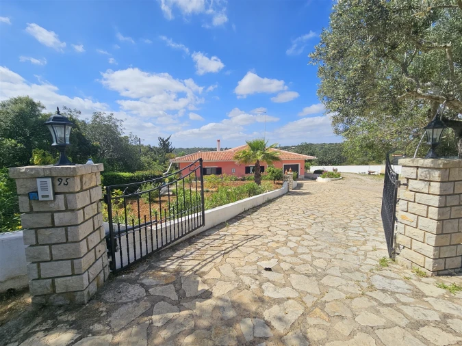 Moradia T0 para Venda em Santa Barbara de Nexe Foto 26