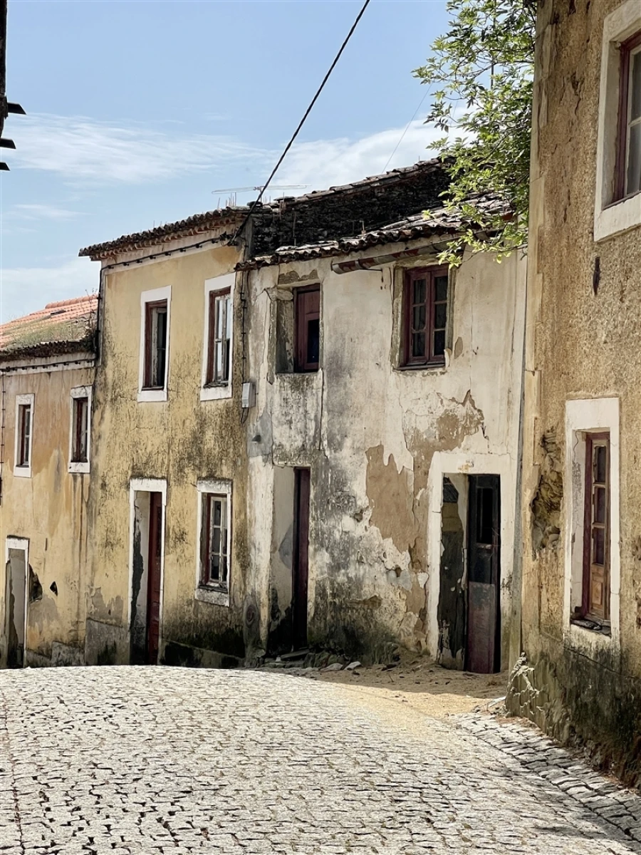 Moradia T0 para Venda em Cebolais de Cima e Retaxo