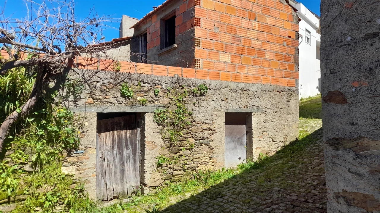 Moradia T2 para Venda em Orvalho Foto 4