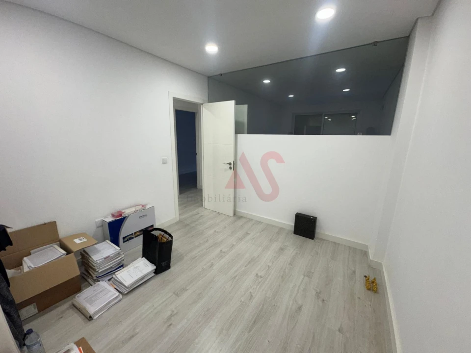 Escritório para Venda em Vila Cova da Lixa e Borba de Godim Foto 4