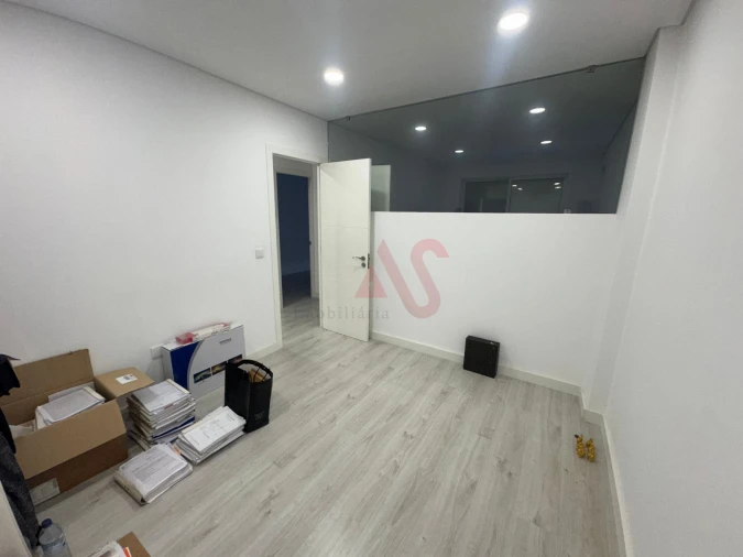 Escritório para Venda em Vila Cova da Lixa e Borba de Godim Foto 4