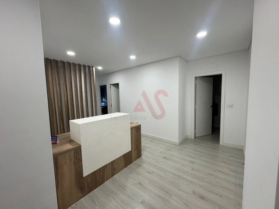 Escritório para Venda em Vila Cova da Lixa e Borba de Godim Foto 2