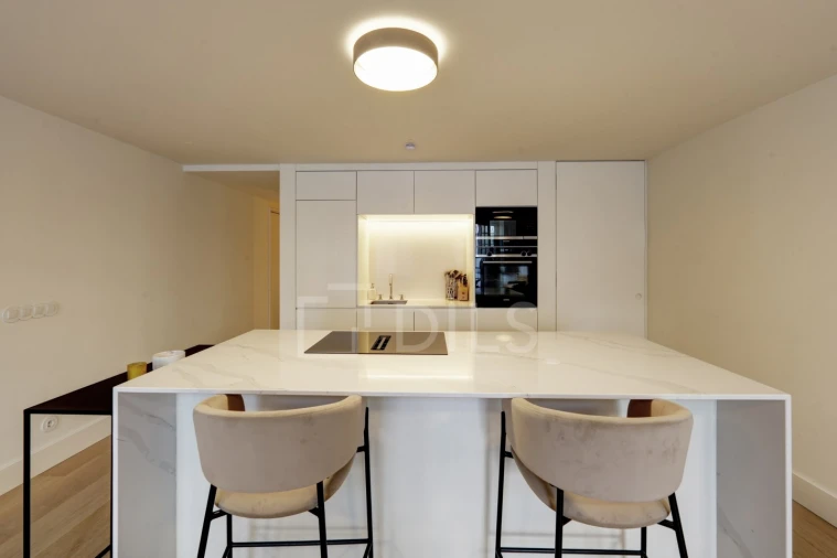Apartamento T2 para Venda em Santo António Foto 6