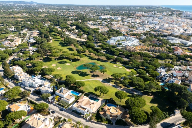 Apartamento T3 para Venda em Quarteira Foto 47