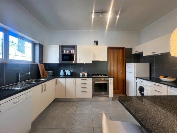 Apartamento T3 para Venda em Quarteira Foto 22