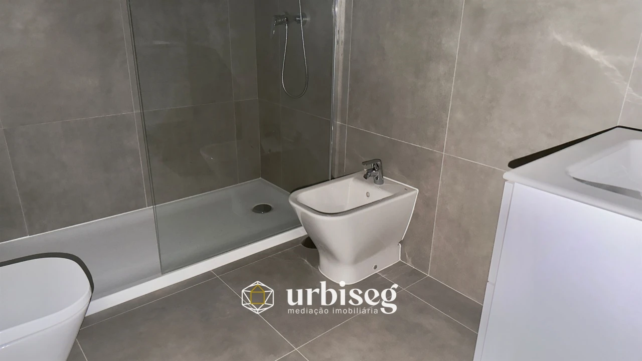 Apartamento T1 para Venda em Buarcos Foto 12