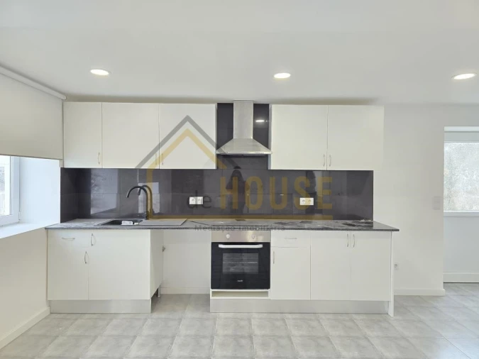 Moradia T3 para Venda em Miragaia e Marteleira Foto 3