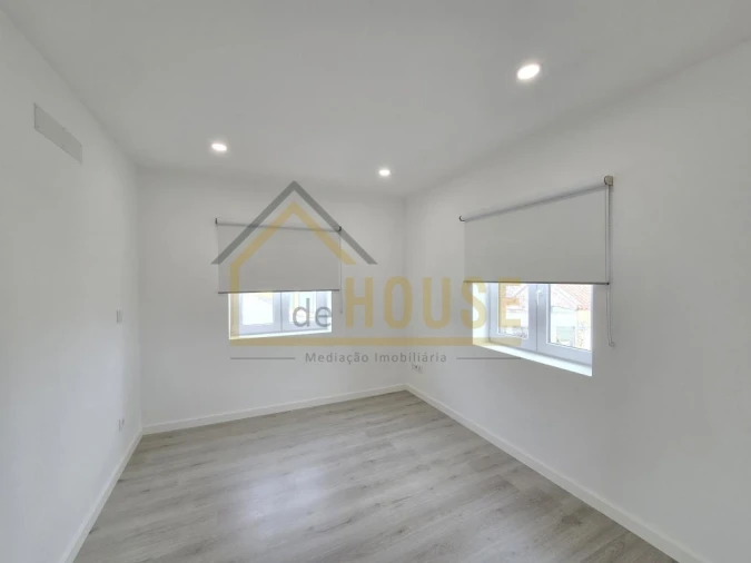 Moradia T3 para Venda em Miragaia e Marteleira Foto 7