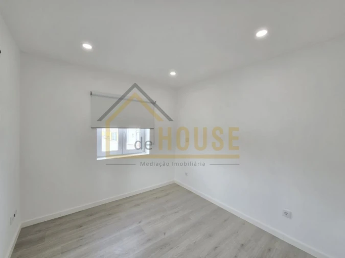 Moradia T3 para Venda em Miragaia e Marteleira Foto 9