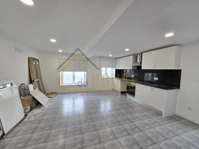 Moradia T3 para Venda em Miragaia e Marteleira Foto 6