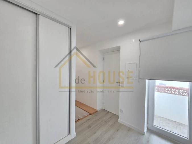 Moradia T3 para Venda em Miragaia e Marteleira Foto 14