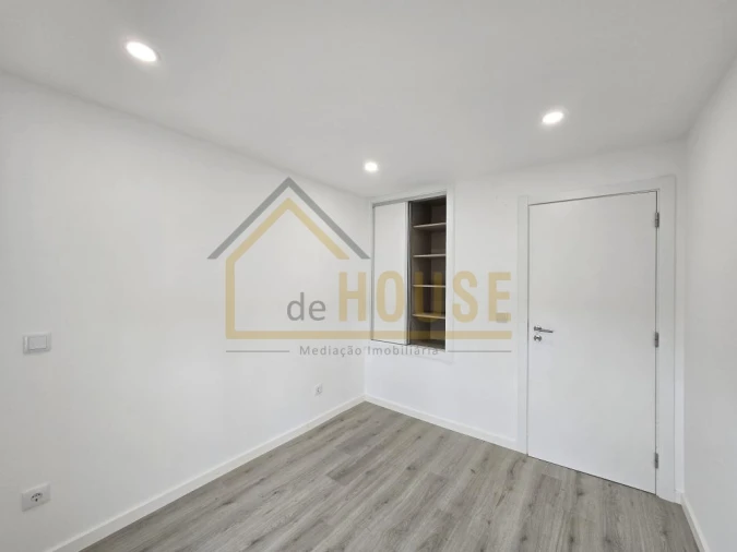 Moradia T3 para Venda em Miragaia e Marteleira Foto 10